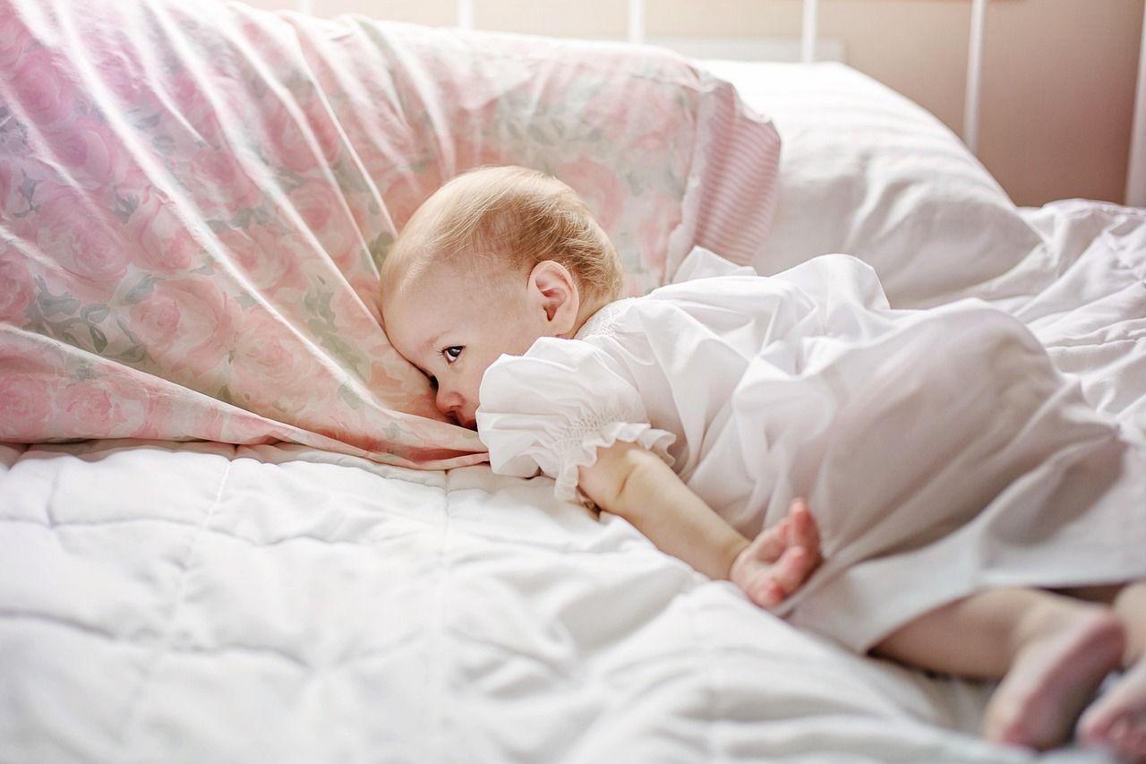 préparer l'aîné à l'arrivée du bébé : conseils et astuces pour faciliter cette nouvelle étape familiale.