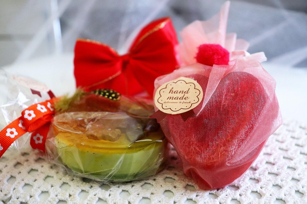 découvrez nos cadeaux faits main uniques, parfaits pour offrir une touche personnelle et originale à vos proches.
