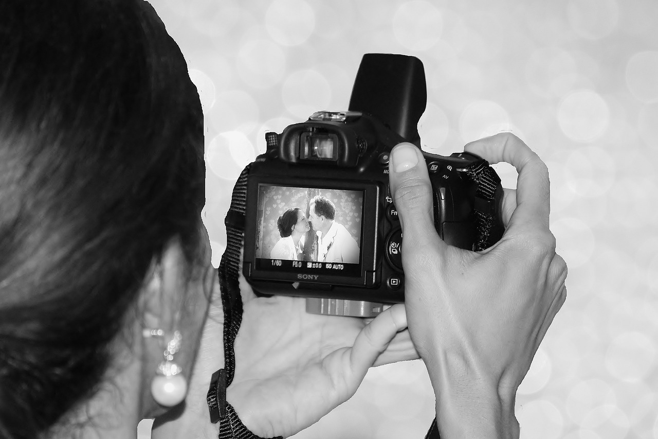 découvrez les questions essentielles à poser à votre photographe de mariage pour un jour inoubliable. obtenez des conseils sur le choix du style, le tarif et la personnalisation des services pour immortaliser vos moments précieux.