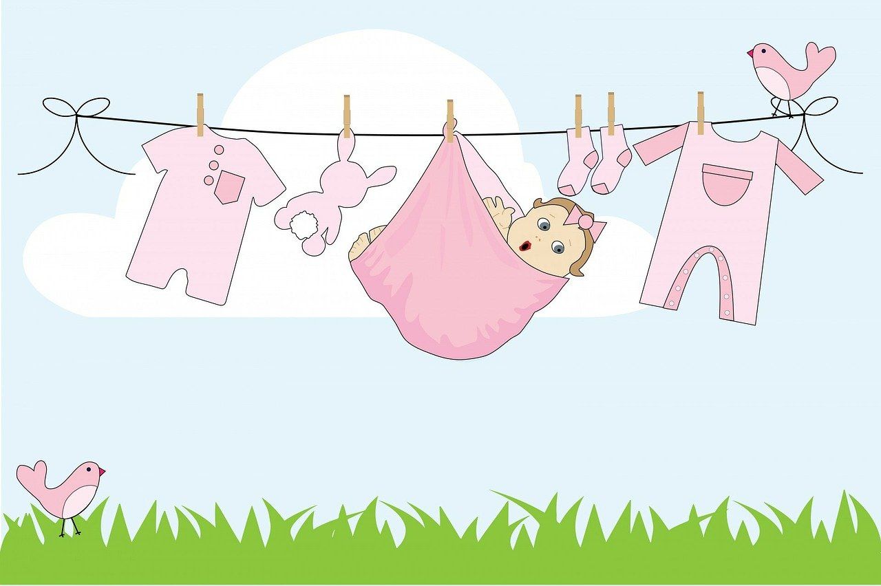 conseils pratiques pour préparer l'aîné à l'arrivée du bébé, assurer une transition en douceur et favoriser une relation harmonieuse entre frères et sœurs.