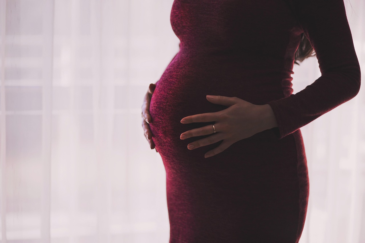 découvrez des conseils et produits de soins adaptés pour la peau des femmes enceintes, afin de préserver éclat et douceur tout au long de la grossesse.