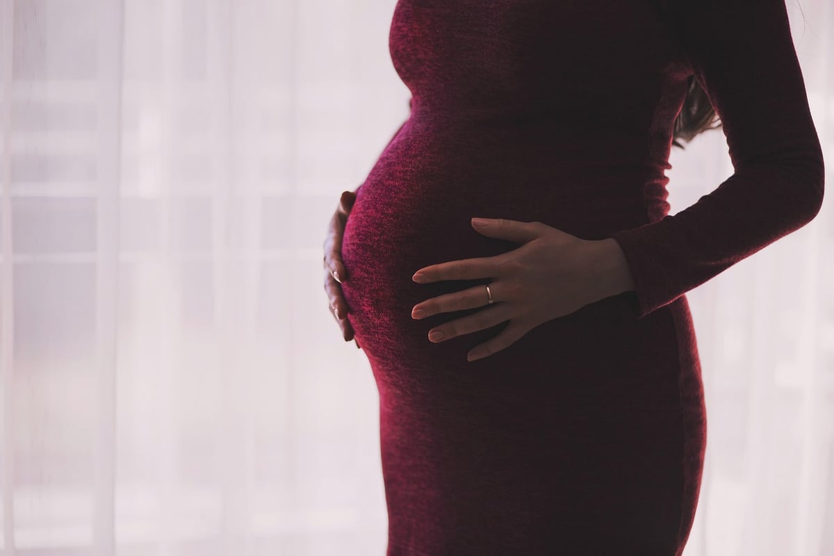 Voyager enceinte : précautions et destinations conseillées
