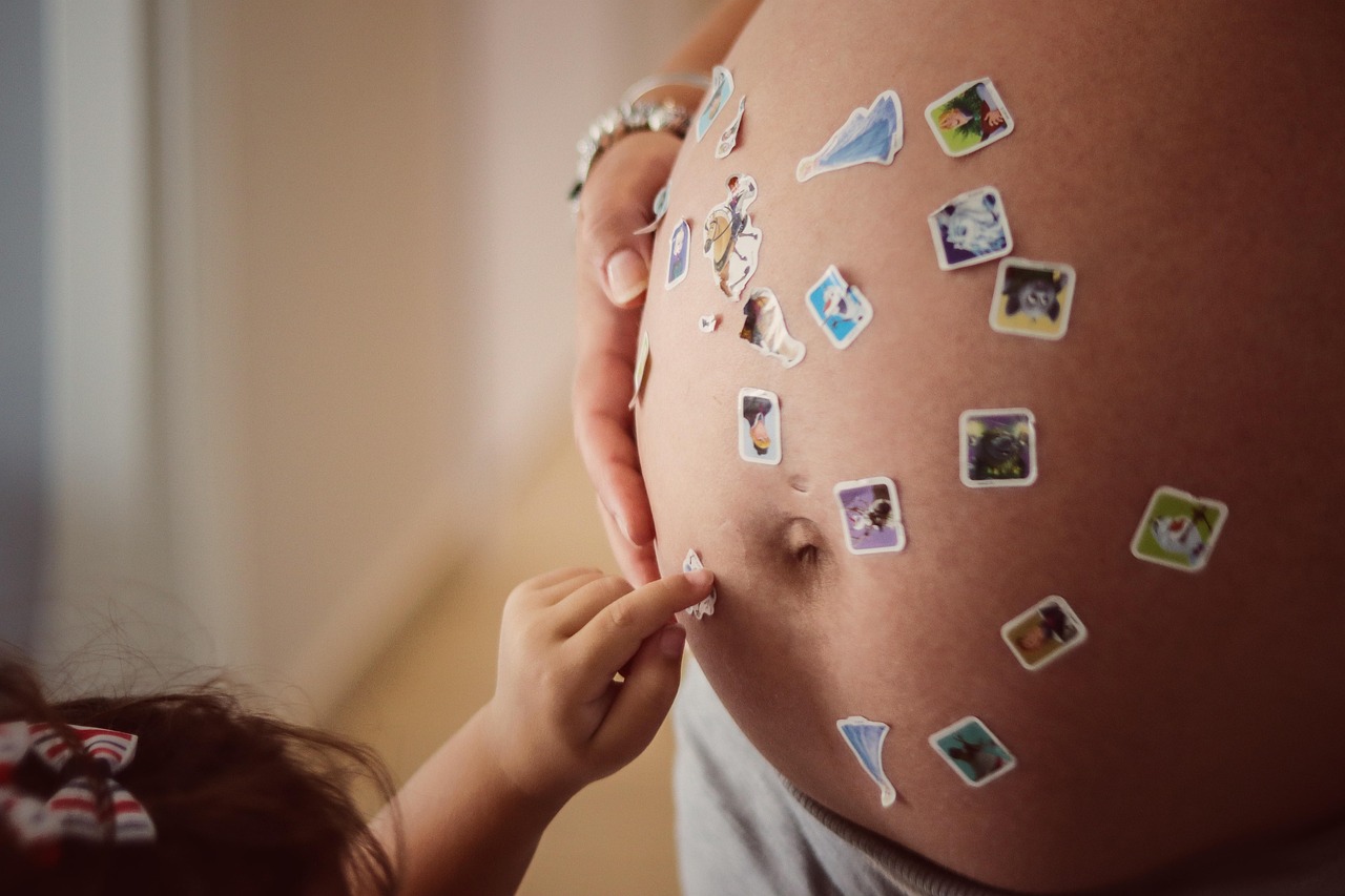 Futur maman : Comment se préparer à l’arrivée de bébé ?