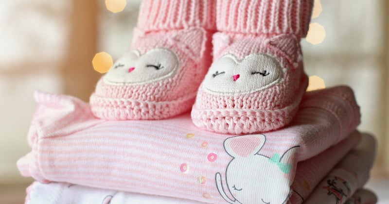 10 idées cadeaux baby shower originales qui vont faire sensation