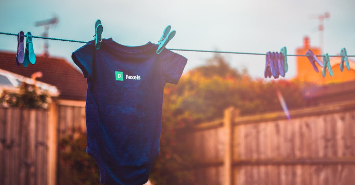 Vêtements pour bébés : Comment choisir les tissus adaptés pour la peau délicate de votre enfant