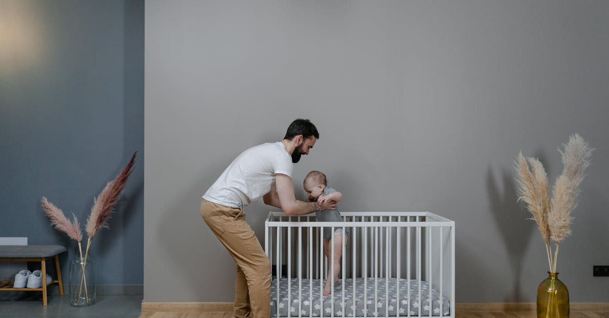 découvrez des conseils essentiels pour assurer la sécurité de bébé à la maison et en déplacement. apprenez les meilleures pratiques pour prévenir les accidents et protéger votre enfant dans chaque étape de sa croissance.