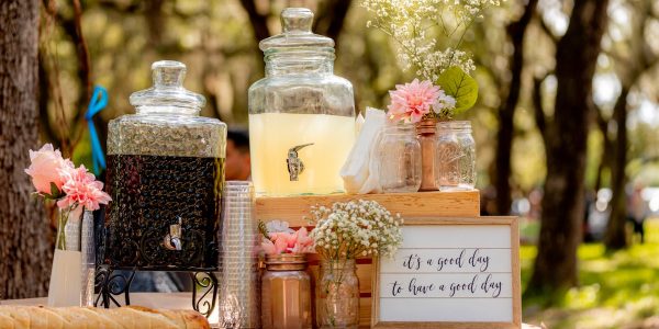 organisez une baby shower inoubliable avec nos astuces créatives, idées de décoration et conseils pour célébrer l'arrivée de votre petit trésor. créez des souvenirs mémorables avec vos proches dans une ambiance festive et joyeuse.