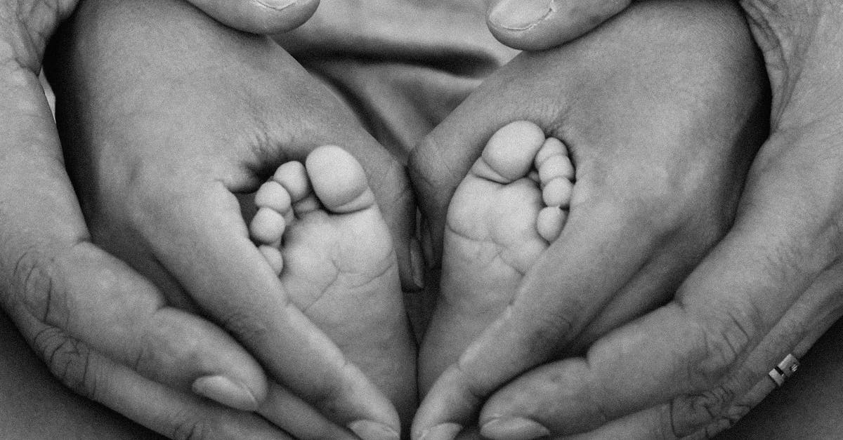 découvrez le miracle de la naissance : un voyage unique et émouvant, explorant les moments précieux qui entourent l'arrivée d'un nouveau-né dans le monde. apprenez tout sur les étapes de la grossesse à la maternité, ainsi que les émotions et les défis des parents lors de cet événement inoubliable.