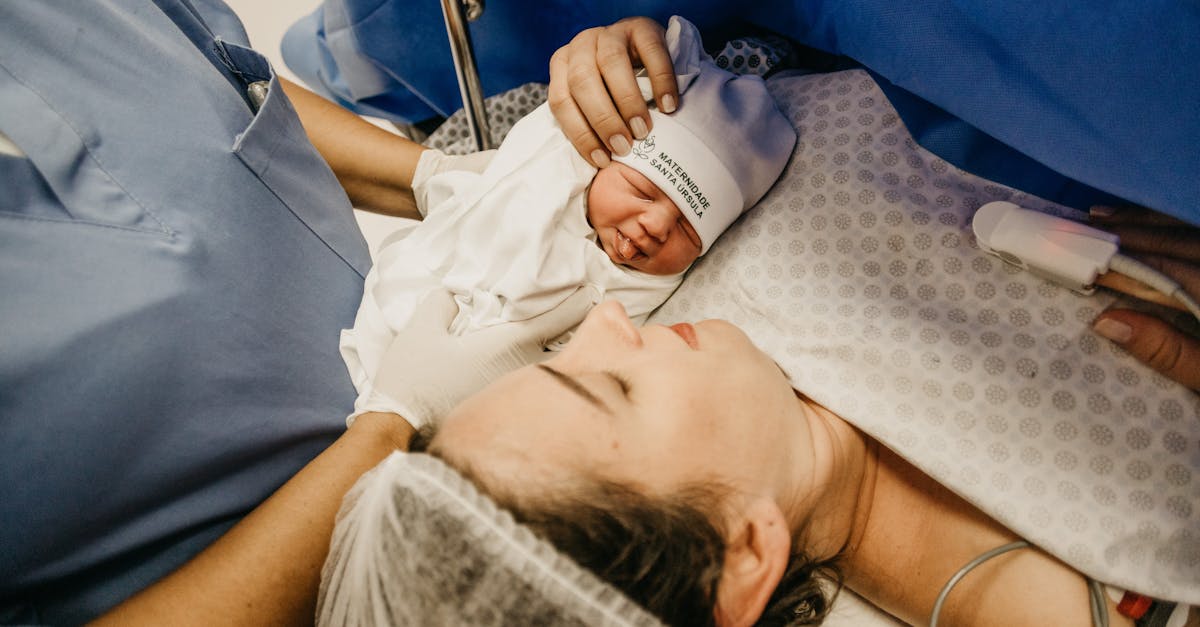 découvrez les moments précieux qui entourent la naissance. explorez les joies et les défis de l'arrivée d'un nouveau-né, ainsi que les significations culturelles et les traditions liées à la naissance.