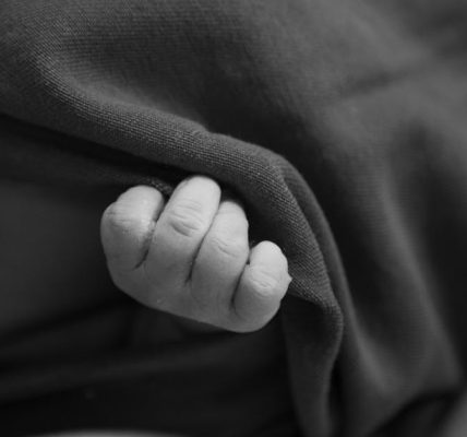 découvrez la puissance du moment de la naissance et son impact sur votre vie. explorez comment ce moment unique façonne votre personnalité, vos relations et votre destin. plongez dans l'univers fascinant de l'astrologie et des rythmes de vie en lien avec votre date de naissance.