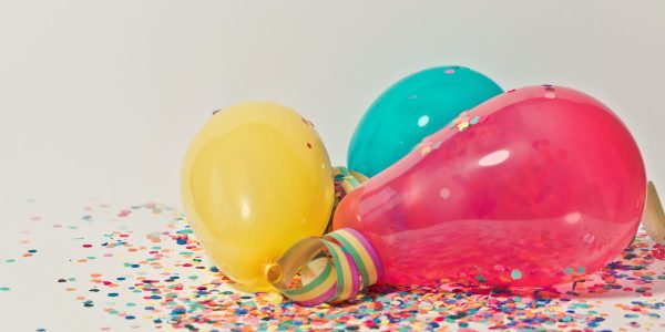 célébrez votre anniversaire de manière inoubliable avec des idées créatives, des thèmes festifs et des conseils pour organiser une fête mémorable entourée de vos amis et proches.