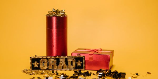découvrez notre sélection de cadeaux uniques qui raviront vos proches. que ce soit pour un anniversaire, un mariage ou toute autre occasion spéciale, trouvez l'inspiration grâce à des idées originales et inoubliables.