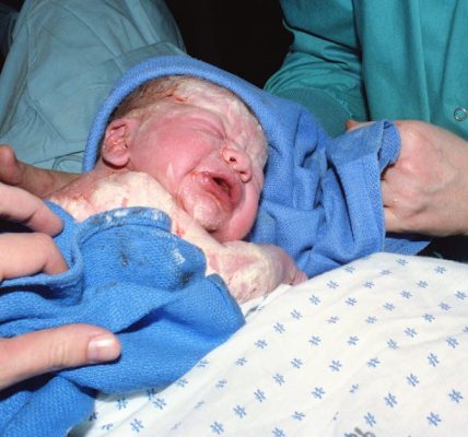 découvrez les souvenirs de naissance, une collection émotive et intemporelle qui célèbre les premiers moments de la vie. immortalisez chaque détail et racontez votre histoire à travers des souvenirs uniques et précieux.