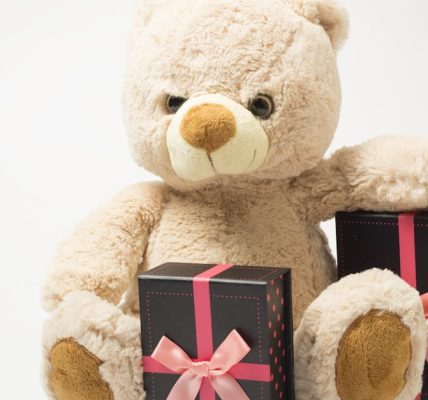 découvrez nos animations d'anniversaire uniques et mémorables ! que ce soit pour enfants ou adultes, nous proposons des activités ludiques, des spectacles et des surprises qui rendront votre fête inoubliable. faites de chaque anniversaire un moment spécial avec nos idées créatives et nos services personnalisés.