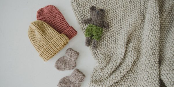 découvrez notre collection d'accessoires pour enfants alliant style et fonctionnalité. des chapeaux colorés aux sacs ludiques, chaque pièce est conçue pour égayer le quotidien de vos petits tout en les protégeant et en les accompagnant dans leurs aventures.
