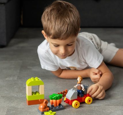découvrez notre sélection de jouets éducatifs qui stimulent la curiosité et l'apprentissage des enfants. offrez-leur des heures de fun tout en développant leurs compétences cognitives, motrices et sociales avec des jeux adaptés à chaque âge.