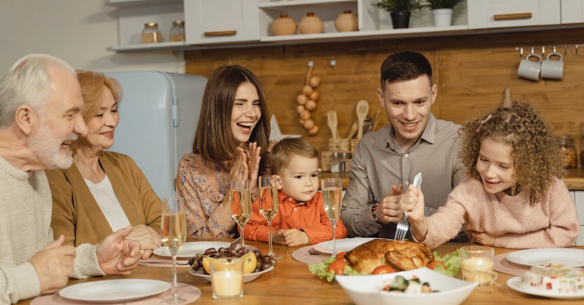 découvrez comment organiser une célébration familiale inoubliable remplie de rires, d'amour et de souvenirs précieux. des idées créatives, des jeux amusants et des recettes délicieuses pour rassembler toutes les générations sous un même toit.