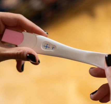 découvrez tout ce que vous devez savoir sur les tests de grossesse: comment ils fonctionnent, quand les utiliser et comment interpréter les résultats pour une confirmation fiable de votre état.