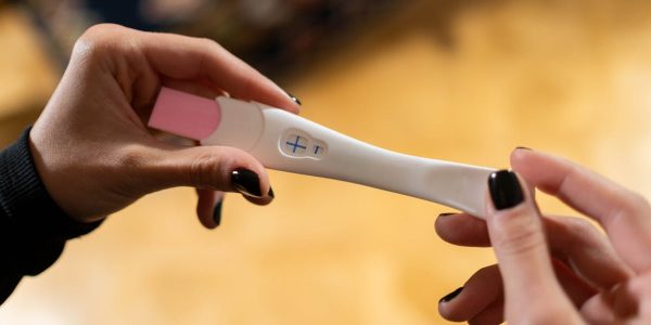 découvrez tout ce que vous devez savoir sur les tests de grossesse: comment ils fonctionnent, quand les utiliser et comment interpréter les résultats pour une confirmation fiable de votre état.