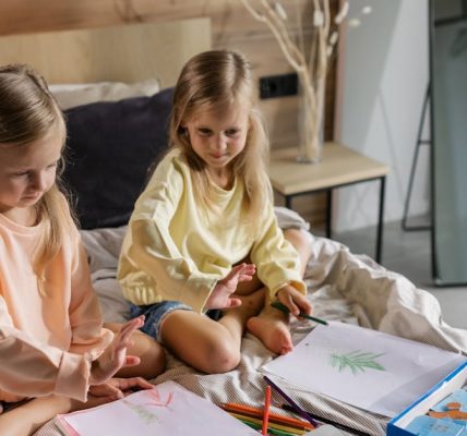découvrez des activités créatives stimulantes pour tous les âges. que vous soyez passionné d'art, de bricolage ou de diy, trouvez l'inspiration et des idées originales pour développer votre créativité et vous amuser en famille ou entre amis.