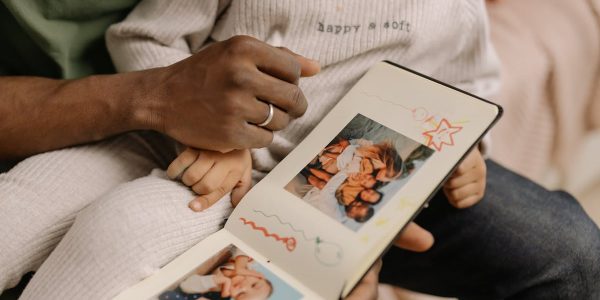 découvrez l'importance de la chaleur familiale dans votre vie quotidienne. plongez dans un univers d'amour, de soutien et de complicité qui renforce les liens entre les membres de la famille. explorez des conseils pratiques pour cultiver une atmosphère chaleureuse et bienveillante au sein de votre foyer.