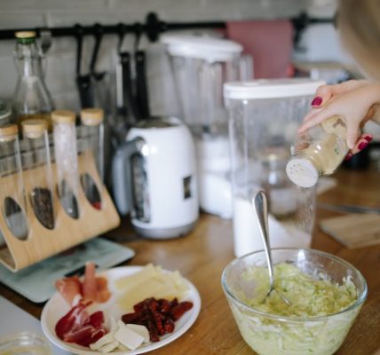 découvrez le monde passionnant de la cuisine pour enfants ! des recettes simples et amusantes, des astuces pratiques et des activités ludiques pour initier vos petits chefs à l'art culinaire. à vos tabliers, et que la créativité commence en cuisine !