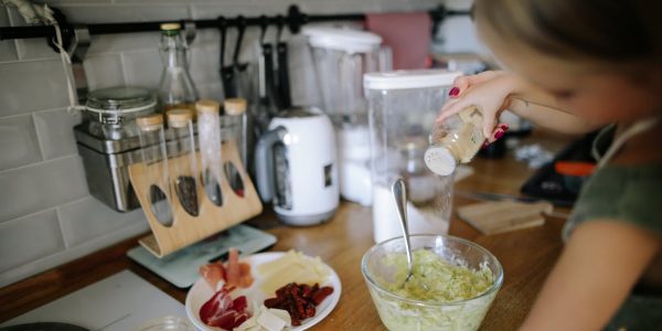 découvrez le monde passionnant de la cuisine pour enfants ! des recettes simples et amusantes, des astuces pratiques et des activités ludiques pour initier vos petits chefs à l'art culinaire. à vos tabliers, et que la créativité commence en cuisine !