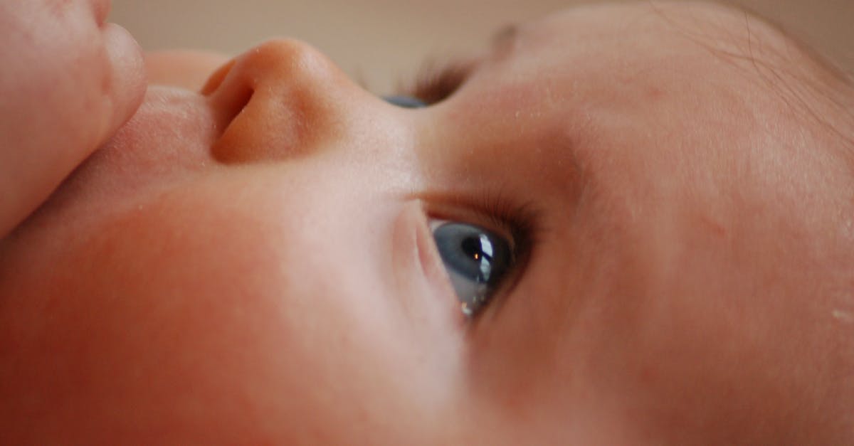 découvrez l'importance du lien entre la mère et son bébé, une connexion essentielle qui favorise le développement affectif et physique. explorez les bienfaits de cette relation unique et apprenez comment renforcer ce lien précieux dès les premiers instants.
