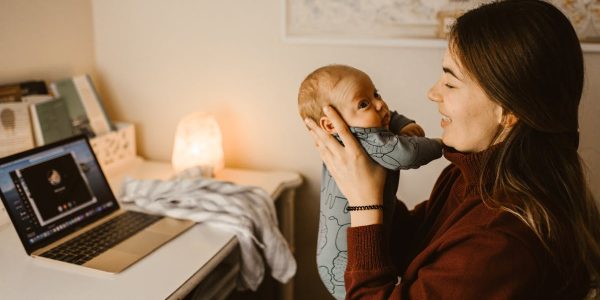 découvrez l'incroyable lien qui unit une mère et son bébé, une connexion fondée sur l'amour, la sécurité et le soutien essentiel au développement de l'enfant. explorez les émotions, les interactions et les bienfaits de cette relation unique.