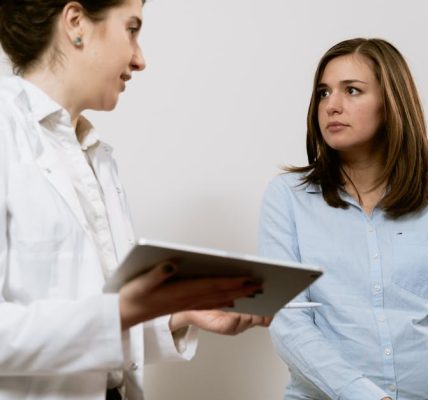 découvrez l'importance des soins prénatals pour une grossesse en santé. informez-vous sur les examens, les conseils nutritionnels et les meilleures pratiques pour soutenir le développement de votre bébé et votre bien-être.