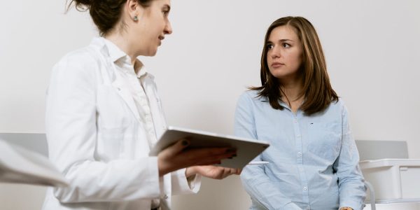 découvrez l'importance des soins prénatals pour une grossesse en santé. informez-vous sur les examens, les conseils nutritionnels et les meilleures pratiques pour soutenir le développement de votre bébé et votre bien-être.