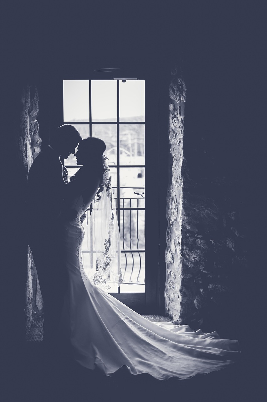 découvrez l'univers enchanteur des mariages : inspirations, conseils et tendances pour organiser le jour de vos rêves. des idées pour la décoration, la robe, le choix du traiteur et bien plus encore pour rendre votre journée inoubliable.
