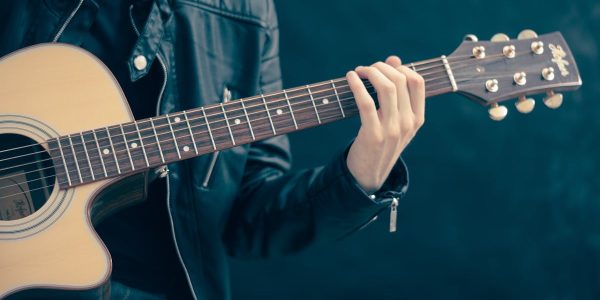 découvrez l'univers captivant de la musique : explorez les différents genres, les artistes marquants et les tendances actuelles. plongez dans des playlists uniques et laissez-vous emporter par des mélodies qui racontent des histoires.