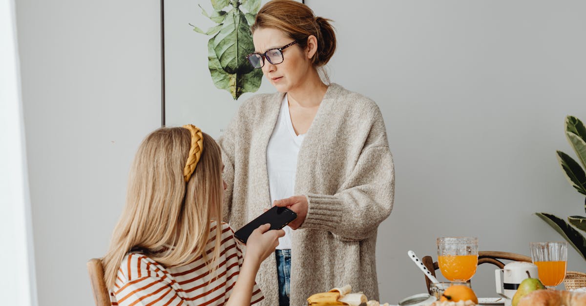 découvrez les principes du respectueux parenting, une approche éducative qui favorise le dialogue, l'empathie et la compréhension entre parents et enfants. apprenez à instaurer une relation harmonieuse et positive, tout en développant l'autonomie et le respect mutuel au sein de votre famille.