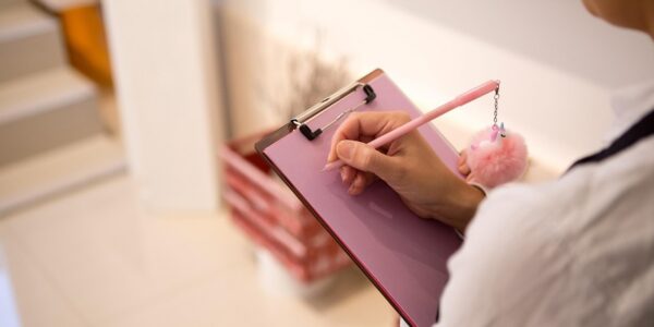 découvrez notre sélection de cadeaux personnalisés uniques pour surprendre vos proches lors de toutes les occasions spéciales. offrez un souvenir inoubliable qui fait vraiment plaisir !