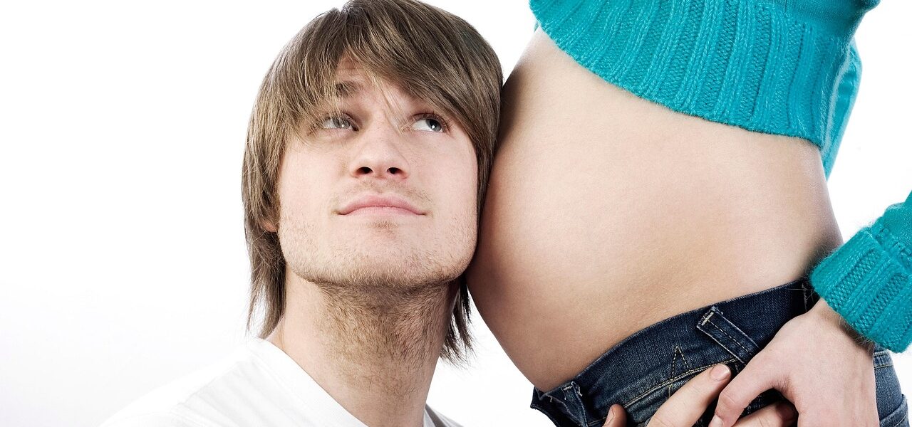 découvrez les examens médicaux essentiels pendant la grossesse, leur importance, leur déroulement et comment ils permettent d'assurer la santé de la mère et du bébé tout au long de la grossesse.
