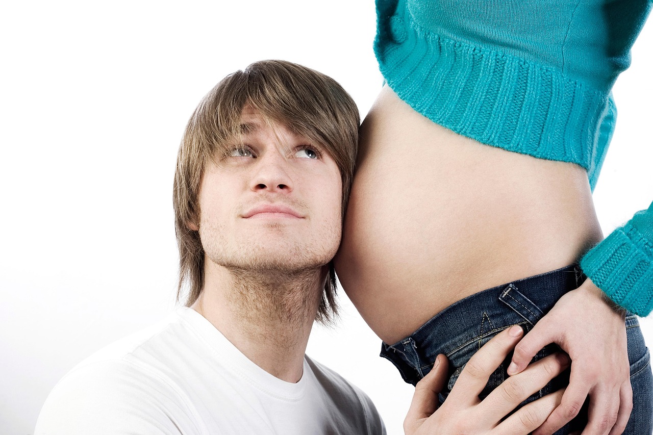 découvrez les examens médicaux essentiels pendant la grossesse, leur importance, leur déroulement et comment ils permettent d'assurer la santé de la mère et du bébé tout au long de la grossesse.