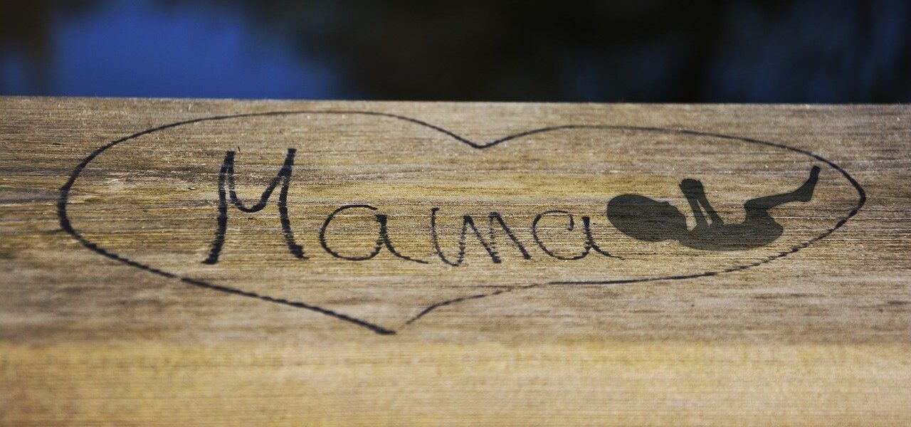 découvrez des conseils pratiques pour gérer vos émotions pendant la grossesse et vivre cette période de manière sereine et équilibrée.