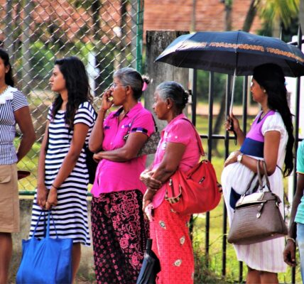 découvrez comment préserver une vie sociale épanouie pendant la grossesse, avec conseils et astuces pour rester active et connectée durant cette période unique.